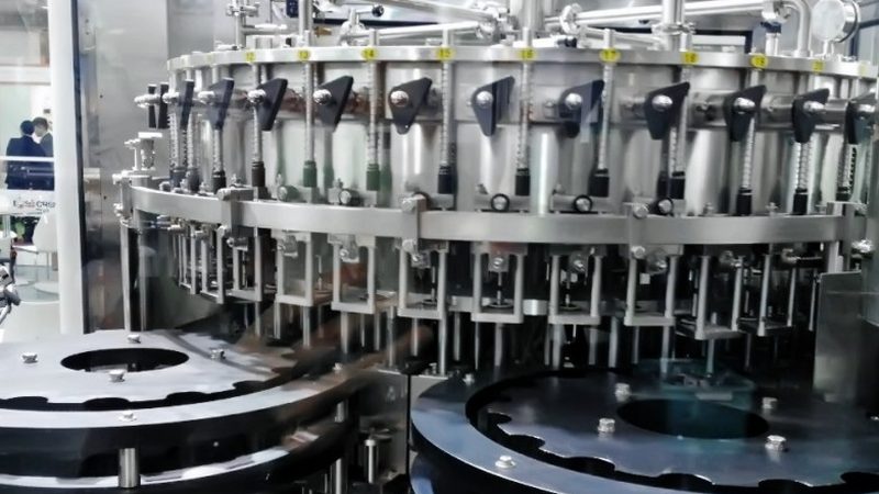 中央厨房通风管道加盟代理：费用之外，还需关注哪些关键因素**